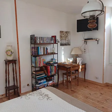 E Lu Chantauziau La Monnerie-le Montel Extérieur photo